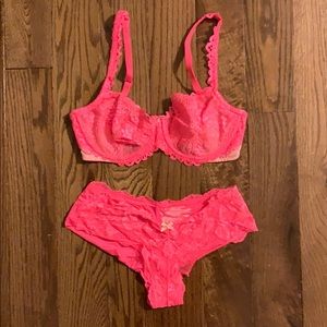 Victoria’s Secret 32DD bra matching szS undies